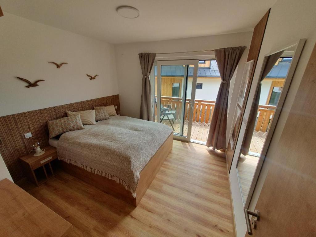 Apartman Amali Deluxe แชร์นาฟ โปชูมาวี ภายนอก รูปภาพ