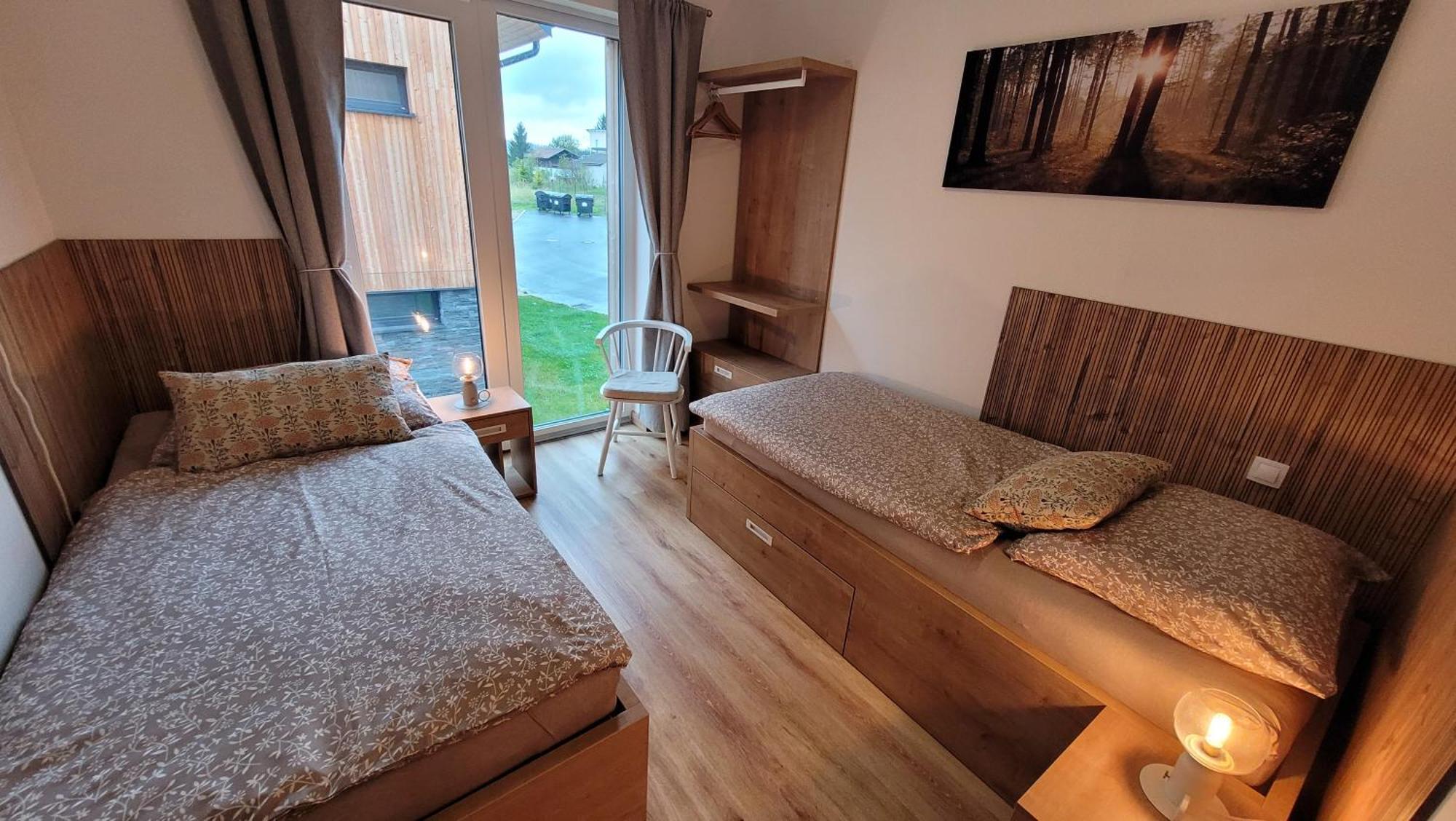 Apartman Amali Deluxe แชร์นาฟ โปชูมาวี ภายนอก รูปภาพ